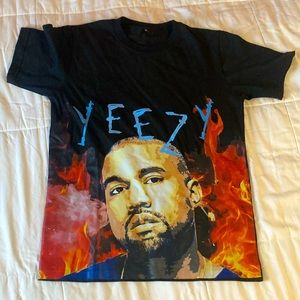 Yeezy ? Tee shirt size small in new condition